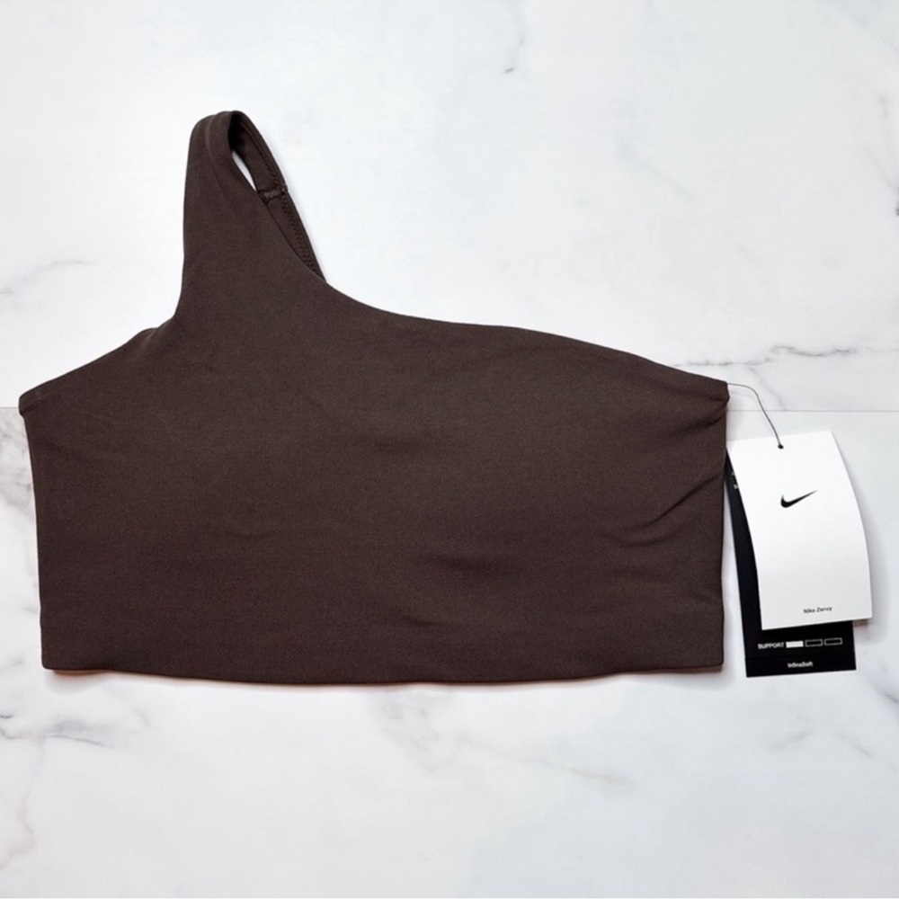 🆕 Nike | Zenvy Asymmetrical Sports Bra - Size L.
